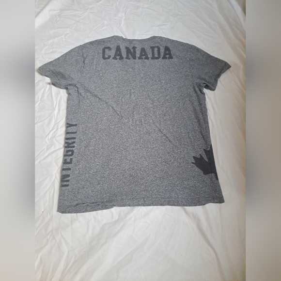 Roots Tee Shirt, size medium - Picture 8 of 8